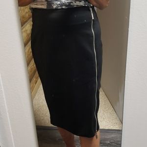 Jennifer Lopez size 6 black skirt....